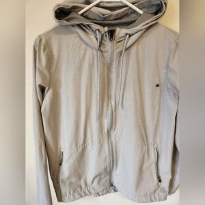 Vuori Outdoor Trainer Jacket Shell.  Lt Gray